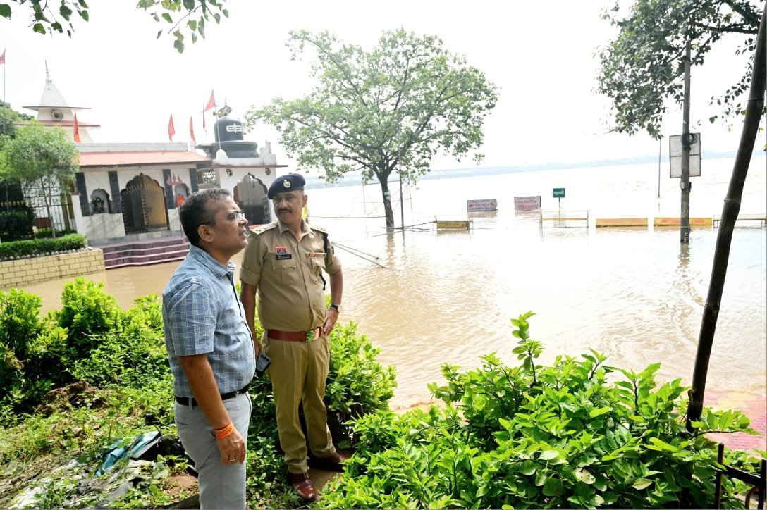 मुख्यमंत्री श्री विष्णु देव साय के निर्देश पर महानदी के तटीय क्षेत्रों में राहत-बचाव के लिए प्रशासन मुस्तैद