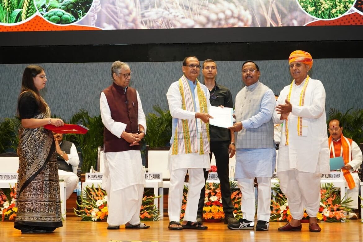 नई दिल्ली राष्ट्रीय कृषि सम्मेलन में शामिल हुए मंत्री श्री रामविचार नेताम
