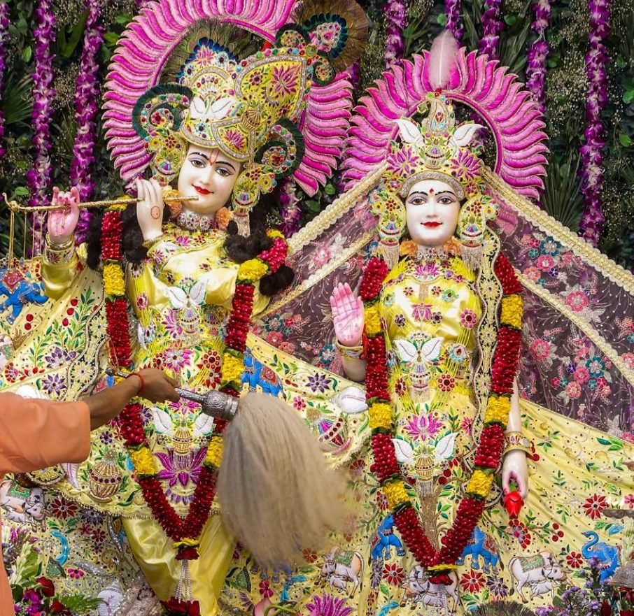 देशभर में हर्षोल्लास के साथ मना श्रीकृष्ण जन्मोत्सव, मथुरा की जन्मभूमि में उमड़ा श्रद्धालुओं का सैलाब