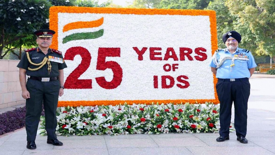 एकीकृत रक्षा स्टाफ मुख्यालय के 25 वर्ष पूरे: रजत जयंती पर तीनों सेनाओं के एकीकरण और भविष्य की सुरक्षा तैयारियों पर जोर