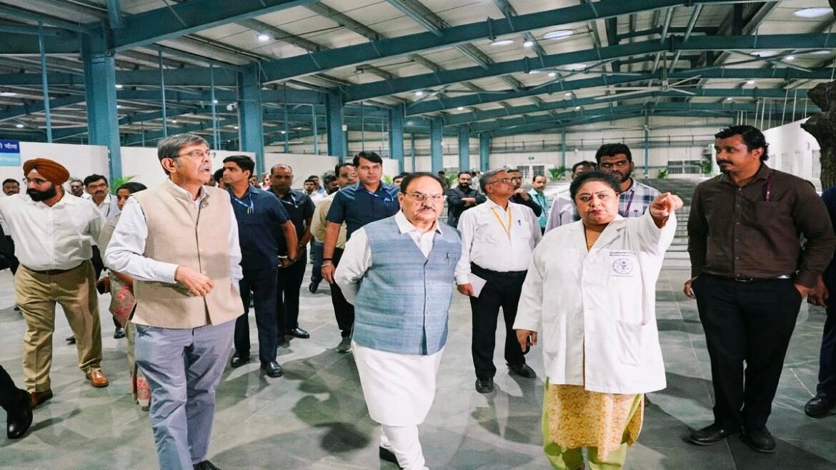 स्वास्थ्य मंत्री ने किया एम्स का दौरा: स्वच्छता, संसाधन प्रबंधन और 897 क्षमता वाले ‘आश्रय’ प्रतीक्षालय का निरीक्षण