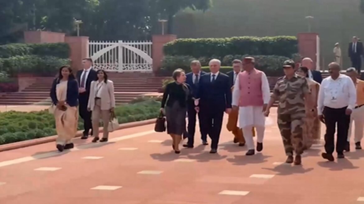 रूसी संसद के अध्यक्ष व्याचेस्लाव वोलोदिन ने राजघाट पर महात्मा गांधी को दी श्रद्धांजलि, 12वें ब्रिक्स संसदीय फोरम में होंगे शामिल