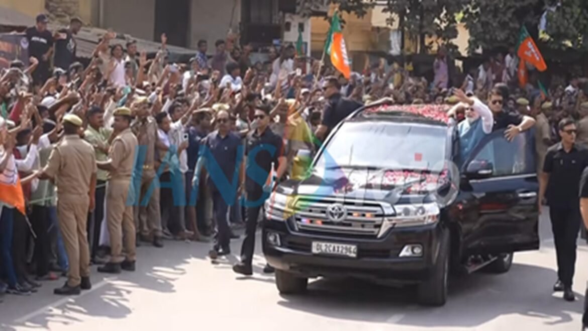 वाराणसी में प्रधानमंत्री नरेंद्र मोदी का भव्य स्वागत, वायुसेना के एयर शो में हुए शामिल
