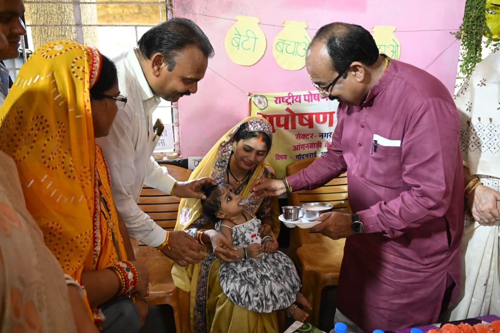 “बच्चों के अंदर अपना बचपना ढूंढता हूं…”