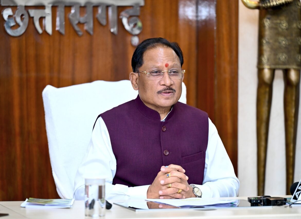 मुख्यमंत्री श्री विष्णु देव साय ने बाबा कार्तिक उरांव की जन्मशताब्दी पर उनकी आदमकद प्रतिमा का किया अनावरण