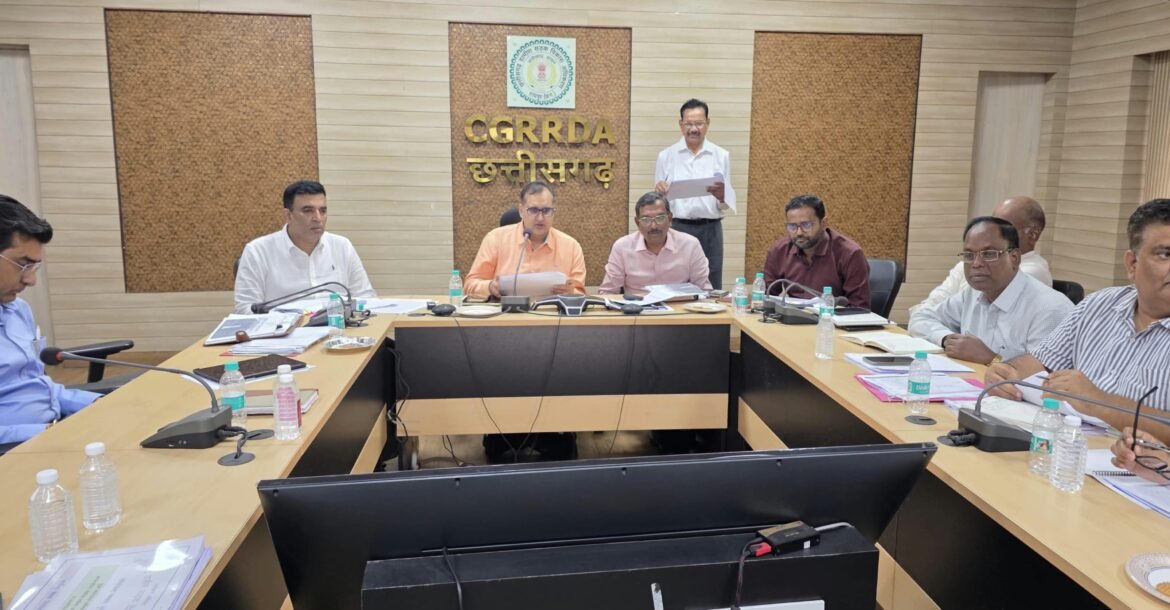 बस्तर के दूरस्थ और नक्सल प्रभावित रहे क्षेत्रों में सड़क निर्माण को सर्वोच्च प्राथमिकता दें – सचिव श्री भीम सिंह